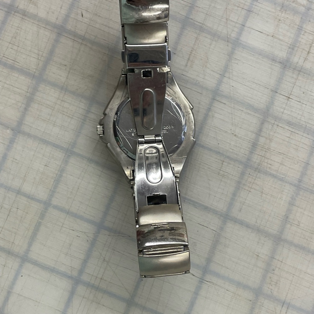 SEIKO SE-560 H BLACK DIAL Silvertone band! Working GREAT - Picture 9 of 10